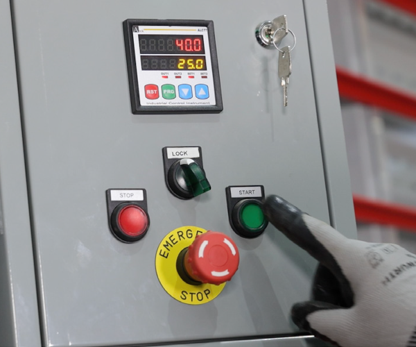 Vertikální panelová pila BARMAK 1632 LUXURY AUTOMATIC automatické pneumatické upínání materiálu aretace